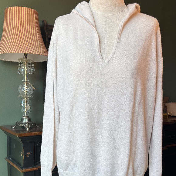 Peter Pillar Women's Cream cashmere blend Hoodie Sweater - Picture 4 of 16